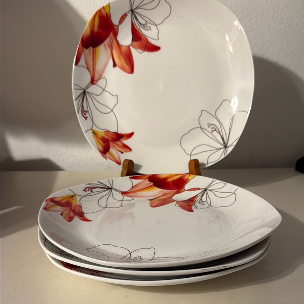 COPY - 2 Gallery “Lily” dinner plates. 9.75”
